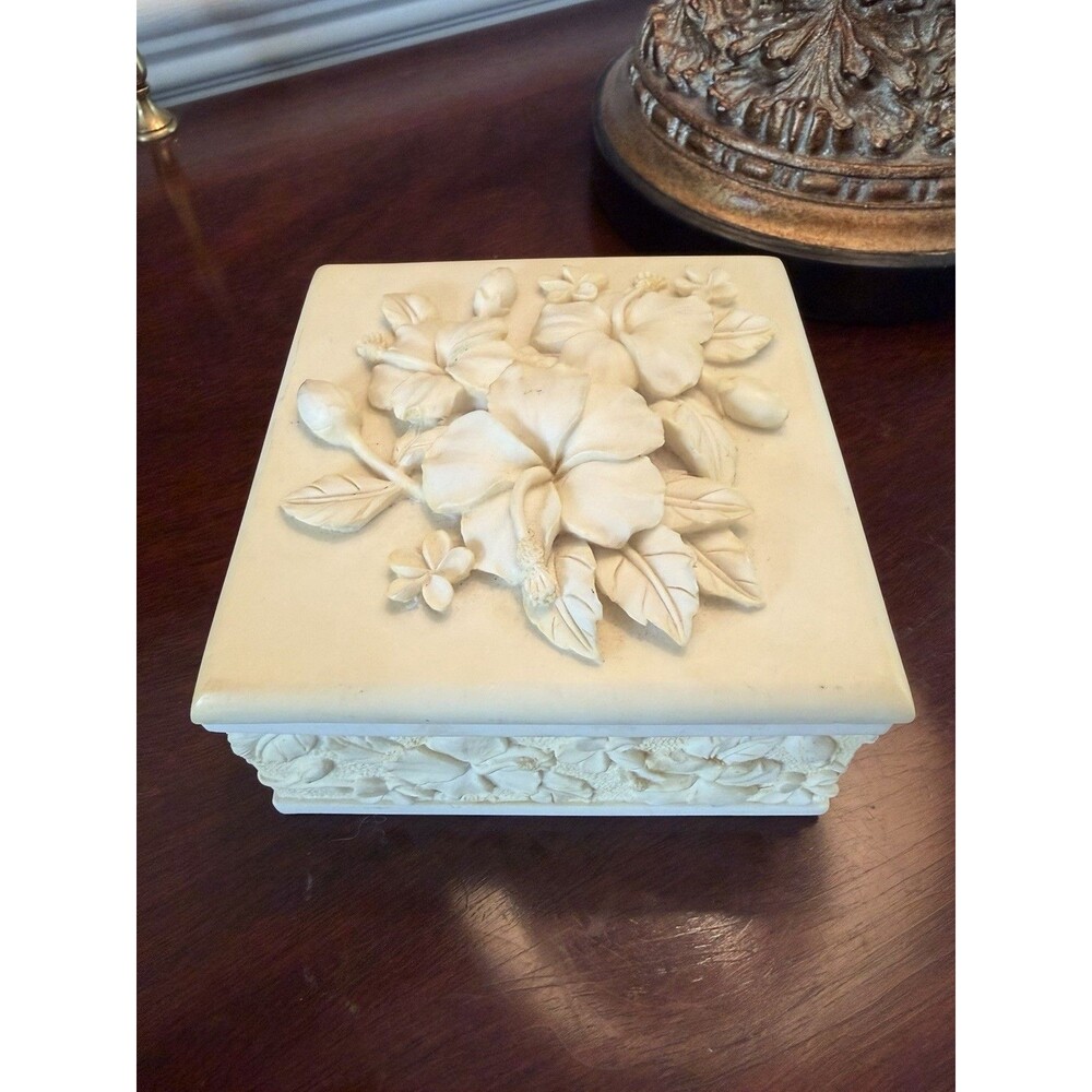 Island Heritage Hibiscus Keepsake Lidded Trinket Box Jewelry Box Made in Hawaii